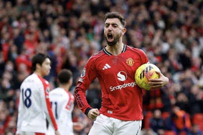 HIGHLIGHTS: Bruno Fernandes đưa MU lên thứ 3 Ngoại hạng Anh 