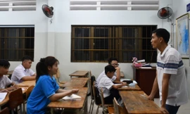 Gieo ánh sáng tri thức trong đêm