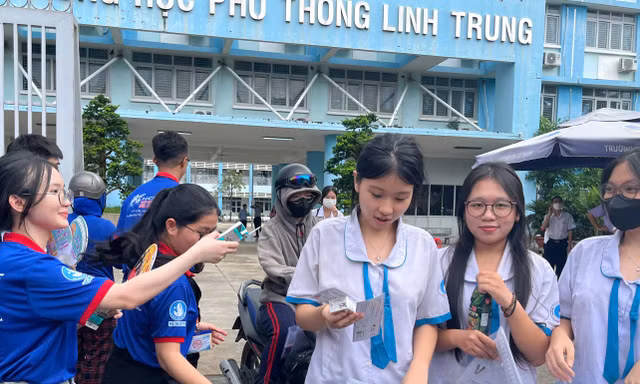 Điểm chuẩn các trường đại học phía Bắc năm 2025: Có ngành chạm ngưỡng gần tuyệt đối