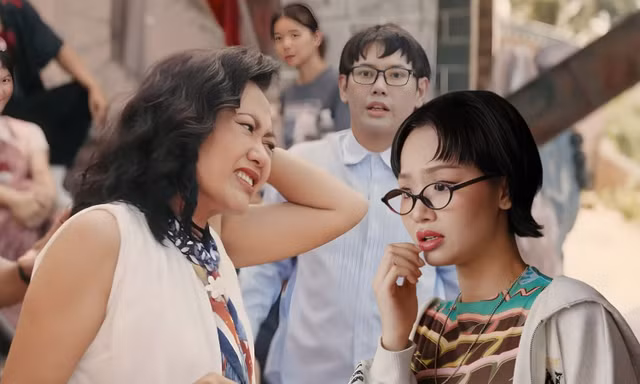 Đạo diễn Đại Tiệc Trăng Máu 8 tiết lộ lý do chọn cách mở đầu "chưa đã"