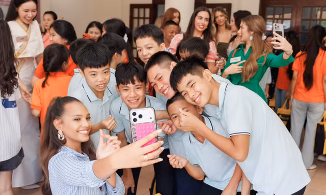 Hoa hậu Thế giới Opal Suchata và thí sinh Miss World 2026 trao quà tại Quảng Ninh