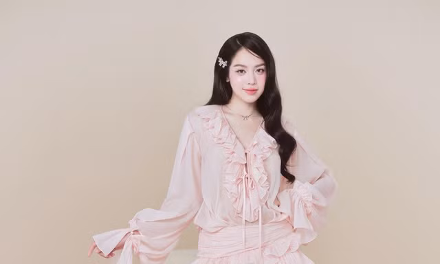 Hoa hậu Thanh Thủy khoe bộ ảnh mới với loạt trang phục mang phong cách kẹo ngọt