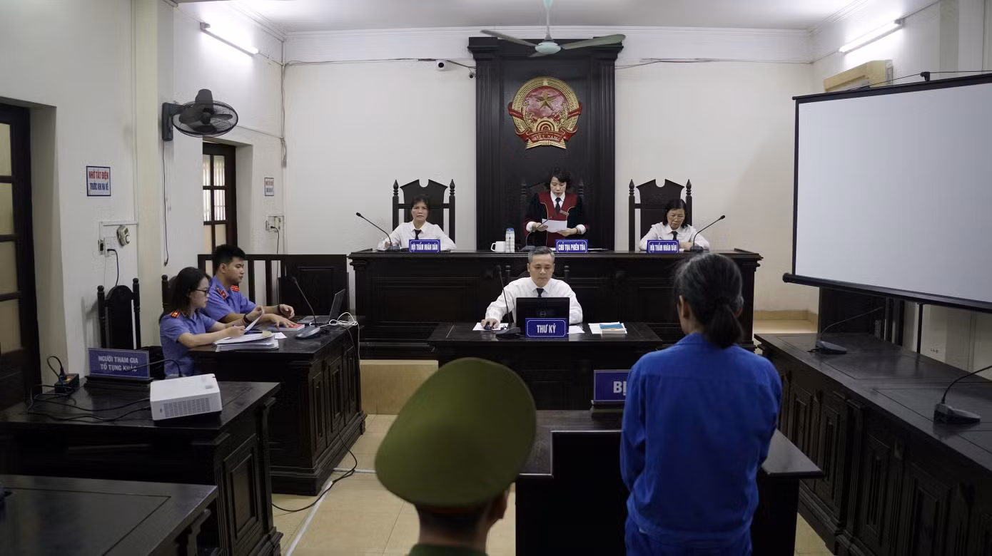 hoi-dong-xet-xu.jpg