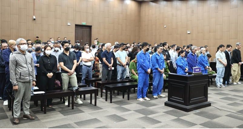 Các bị cáo tại tòa. screen-shot-2025-10-30-at-111400.png