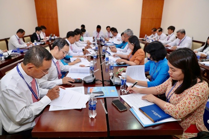 Bộ Nội vụ đang phối hợp với các bộ, cơ quan liên quan nghiên cứu, đề xuất chính sách tiền lương đối với cán bộ, công chức cấp xã.