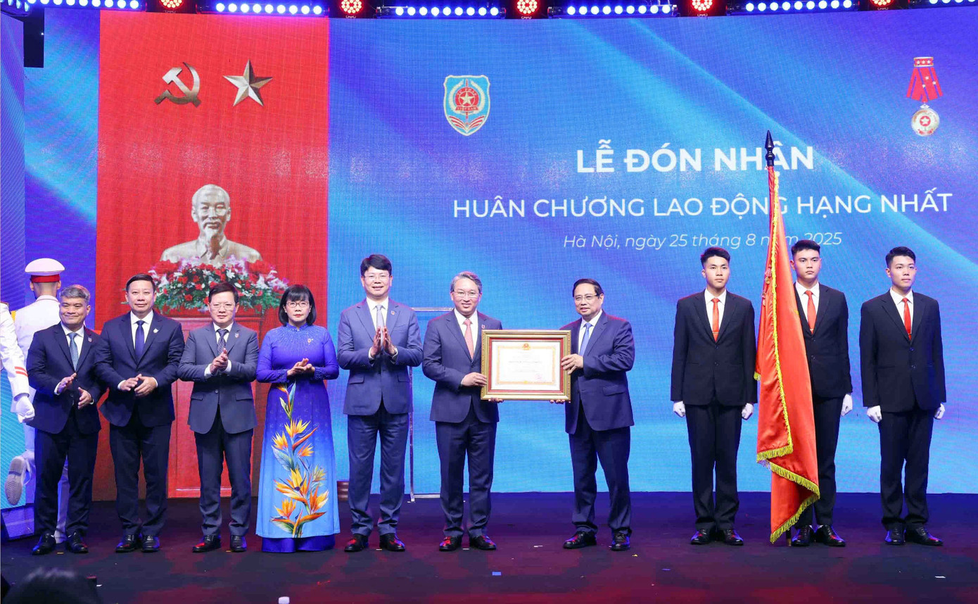 thu-tuong-tang-huan-chuong.jpg