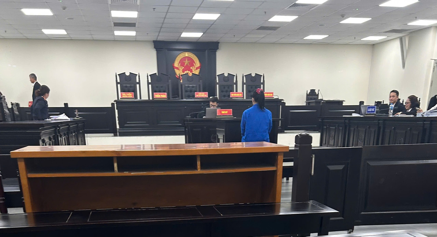 Bị Vũ Thị Thu Nhung tại tòa. 1405968198157182027.jpg