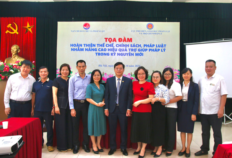 Các đại biểu tham gia tọa đàm. hhhhhh.png
