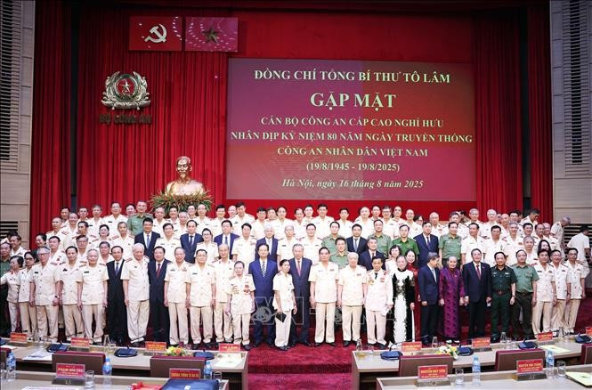 Tổng Bí thư Tô Lâm gặp mặt cán bộ Công an cấp cao nghỉ hưu. Ảnh: Thống Nhất/TTXVN