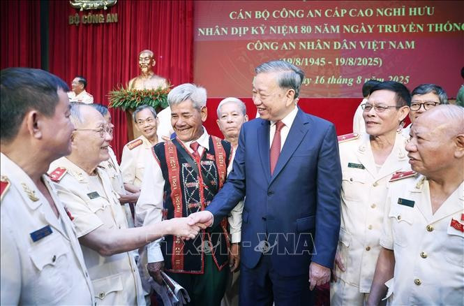 Tổng Bí thư Tô Lâm gặp mặt cán bộ Công an cấp cao nghỉ hưu. Ảnh: Thống Nhất - TTXVN