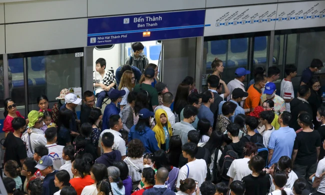 Metro số 1 TPHCM phục vụ hơn nửa triệu lượt khách dịp Tết Bính Ngọ