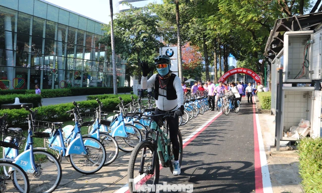 TPHCM chính thức đưa vào sử dụng làn đường ưu tiên xe đạp đầu tiên