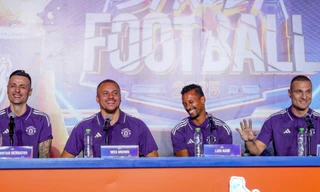 Người hâm mộ ấn tượng với nụ cười Dimitar Berbatov, Nemanja Vidic, Luis Nani và Wes Brown