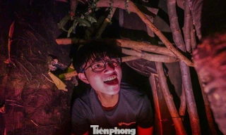 Trải nghiệm Halloween kiểu mới: Bị rượt đuổi, nhập vai trong phòng tối tại TPHCM