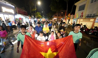 Người dân Cần Giờ đón Trung thu trong mưa