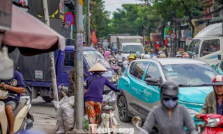 Giao thông hỗn loạn tại nút giao vùng ven TP.HCM