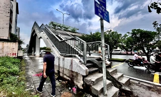 Cận cảnh mặt đất nhấp nhô, nhà cửa nứt toác ở TPHCM