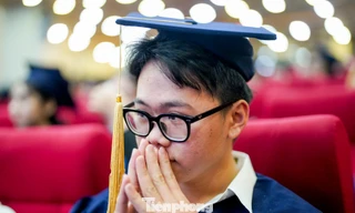 Toàn cảnh lễ vinh danh và trao học bổng Nâng bước thủ khoa 2025