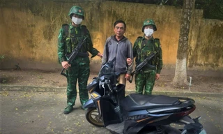 Bắt đối tượng đưa xe máy trộm cắp qua biên giới