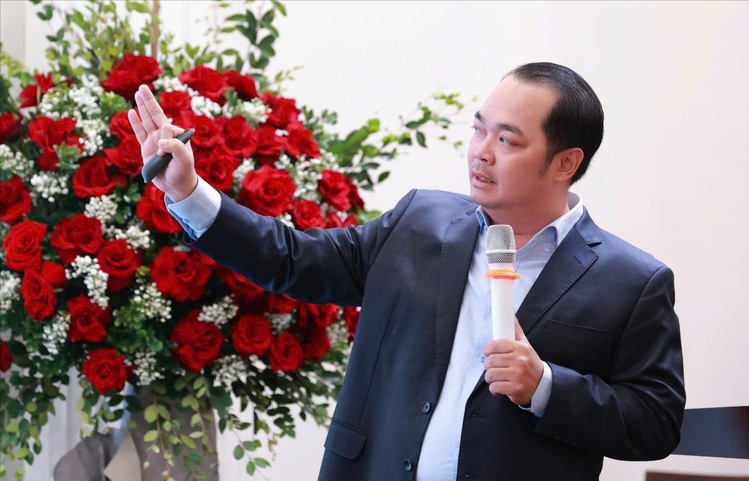 Giá vàng 'đánh võng' mạnh, việc nhà đầu tư nên làm ngay lúc này