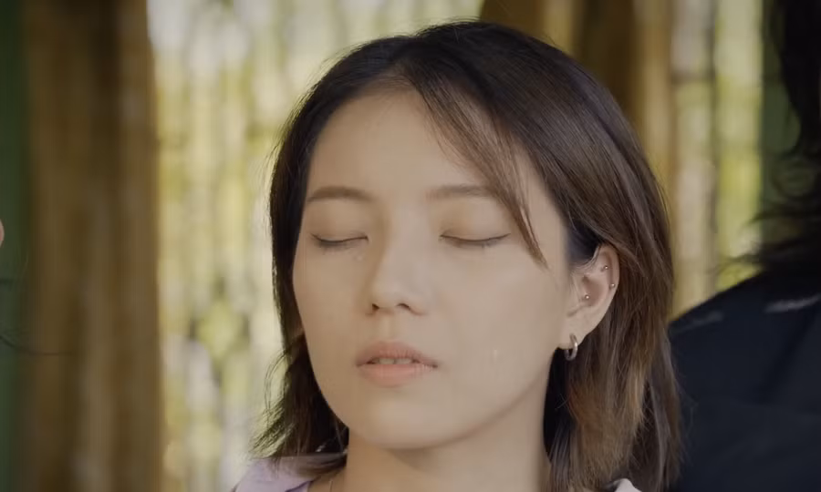 Ca khúc Việt khiến tất cả ngỡ ngàng