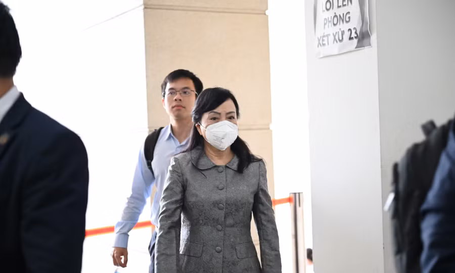 Hình ảnh cựu Bộ trưởng Nguyễn Thị Kim Tiến tại phiên tòa 