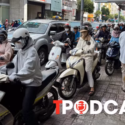 Đi xe máy trên vỉa hè bị xử phạt thế nào?
