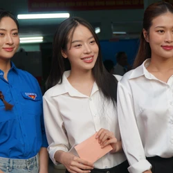 Hoa hậu Thanh Thủy, Tiểu Vy, Á hậu Ngọc Hằng đi bỏ phiếu từ 6h sáng