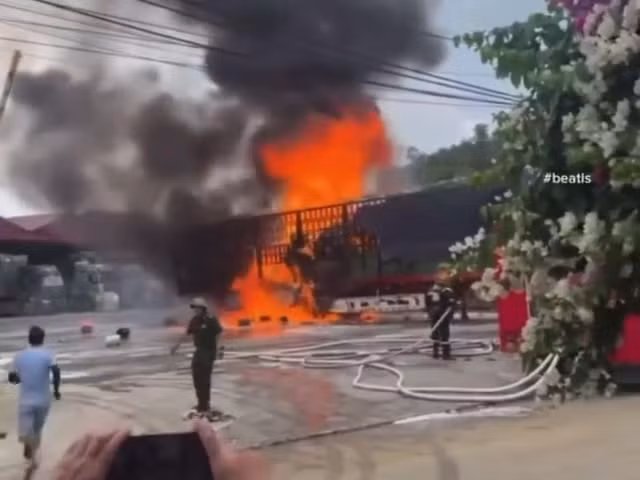Lạng Sơn: Điều tra vụ xe tải bốc cháy ngùn ngụt giữa trưa nắng