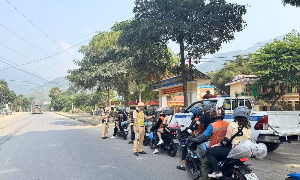Tuyên Quang siết chặt quản lý tour du lịch xe máy 