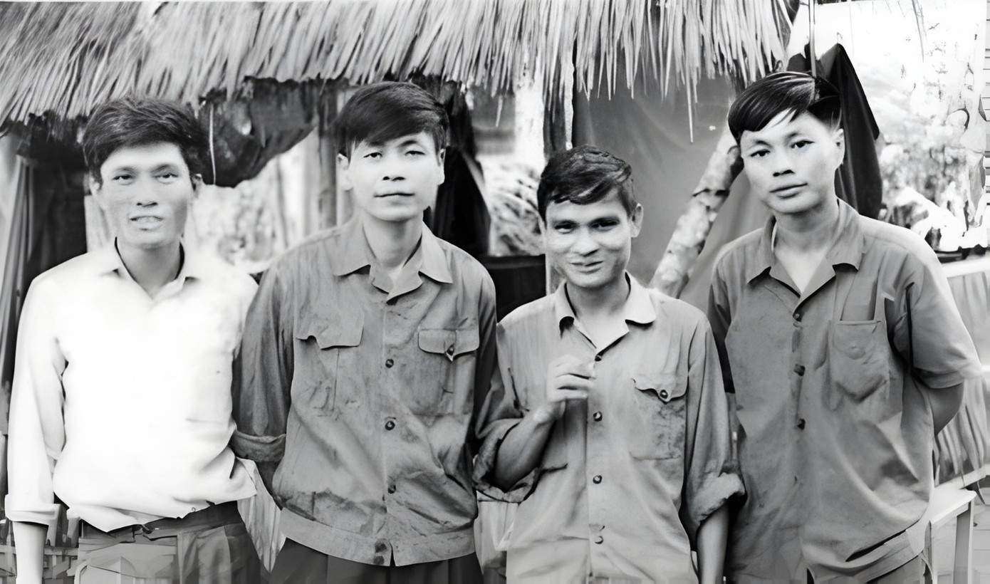 2-nha-tho-thanh-que-thu-2-tu-phai-sang-va-dong-doi-o-chien-truong-khu-v-anh-nvcc.jpg