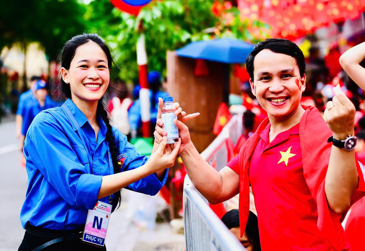 Đoàn viên, thanh niên Thủ đô phục vụ đại lễ A80. Ảnh: Xuân Tùng 7b-2.jpg