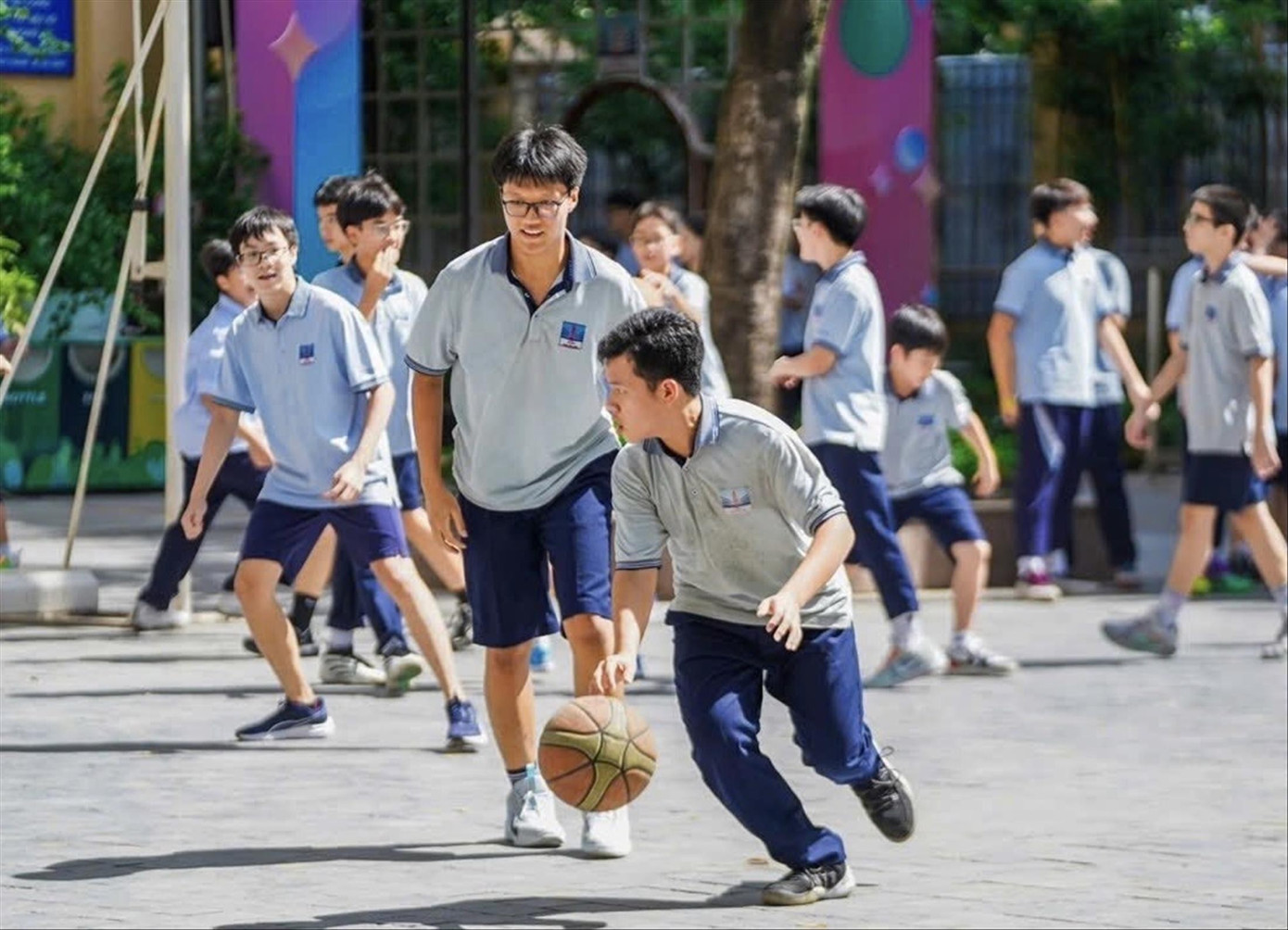 Perlu menambah padang sukan untuk murid bermain secara percuma selepas waktu persekolahan. 14a.jpg