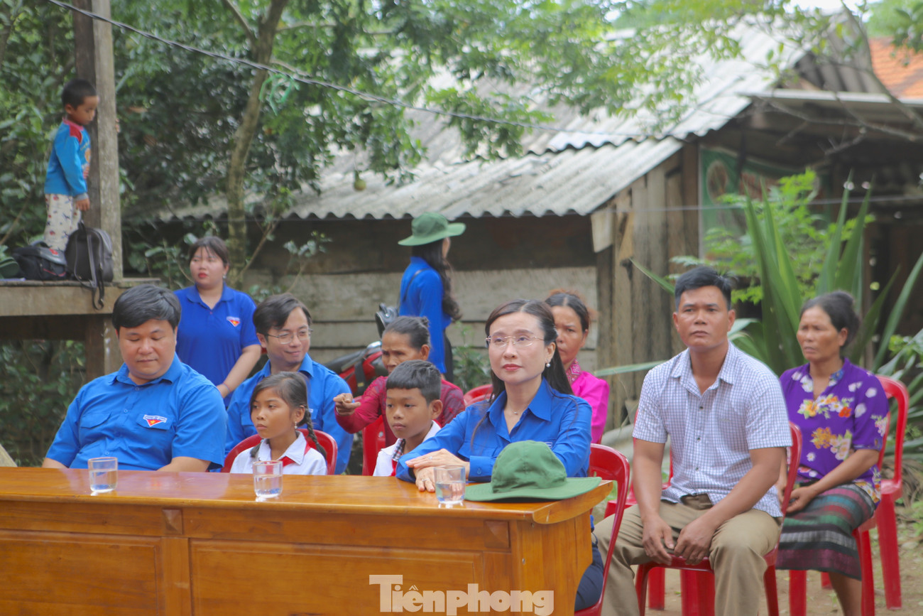 Chị Nguyễn Phạm Duy Trang - Bí thư T.Ư Đoàn, Chủ tịch Hội đồng Đội T.Ư tham dự lễ khởi công. tp-chi-trang-nha8.jpg