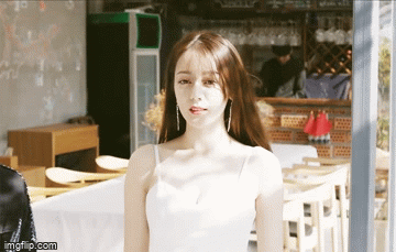 Địch Lệ Nhiệt Ba xinh như thiên thần trong phim mới “Hạnh Phúc Trong Tầm Tay“ ảnh 1