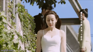 Địch Lệ Nhiệt Ba xinh như thiên thần trong phim mới “Hạnh Phúc Trong Tầm Tay“ ảnh 2