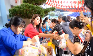 Những phiên chợ Tết '0 đồng' ấm áp trong bệnh viện