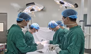 Cứu sống 2 mẹ con du khách Nga chấn thương sọ não nguy kịch