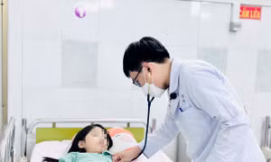 Hai chị em cùng nhập viện vì vô tình ăn kẹo bị trộn cần sa