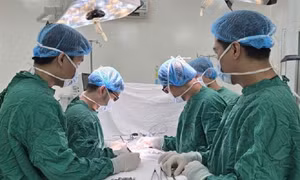 Đột ngột đau vùng kín, nam sinh suýt bị cắt bỏ tinh hoàn 