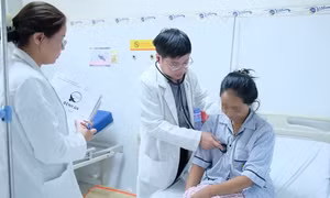 Mắc bệnh viêm mạch hiếm gặp, cô gái được chẩn đoán là viêm dạ dày