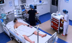Cứu thiếu niên thoát 'cửa tử' vì nhiễm não mô cầu tối cấp