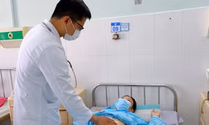 Cô gái trẻ bị ung thư gan ‘đánh úp’ sau 2 tháng đau âm ỉ