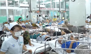 Dấu hiệu ‘cảnh báo đỏ’ khi bị ngộ độc thực phẩm ngày Tết