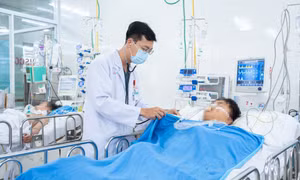 Xuyên đêm mổ cấp cứu nạn nhân trên xe khách lao xuống vực