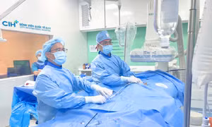 Bệnh nhân suy tim thoát đại phẫu nhờ nong van qua da
