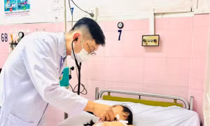 Tìm ra nguyên nhân khiến hàng loạt học sinh tại TPHCM nhập viện