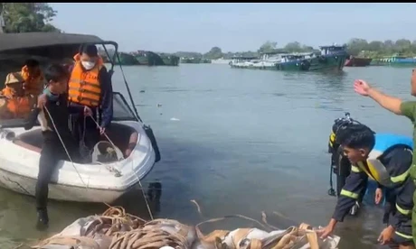 Chìm tàu trên sông Đồng Nai, 1 người tử vong