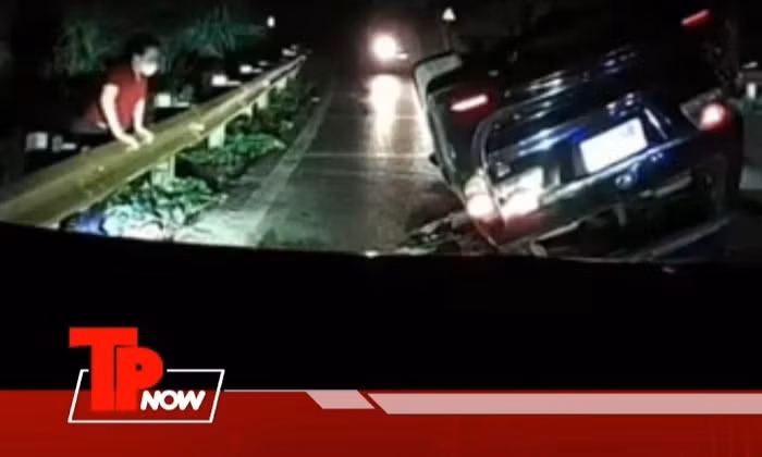 TP NOW: Lật xe khi vào cua, hành khách văng ra ngoài gây sốc