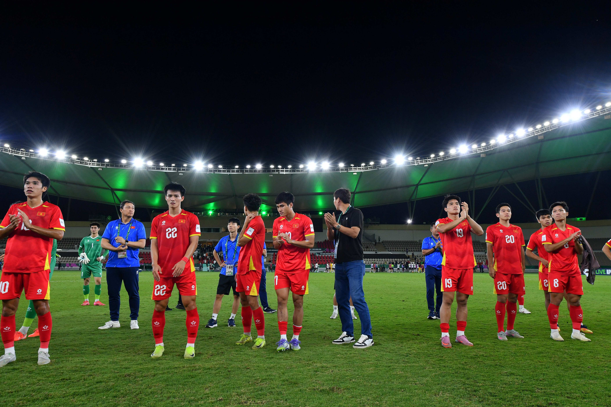 U23 Việt Nam thua đau, đội trưởng U23 Trung Quốc bất ngờ nhắm thẳng Đ&igrave;nh Bắc để chế giễu sau trận